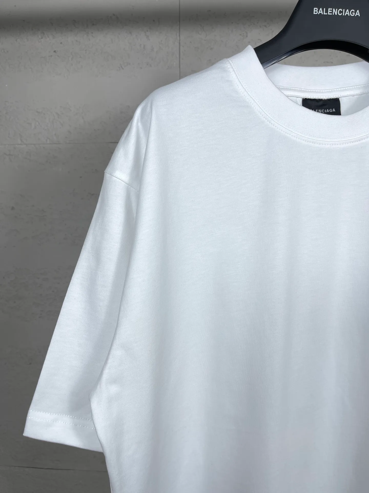 【 . Quality】BALENCI*GA/ . 2024New Arrival. T 。 Y Quality ， ， 。 . Authentic ， ！ ZP 。 260 ， . ， ，。 。 ， 。 OS . Same Style ：BL 223356 : Purple.White.Yellow Size：XS L